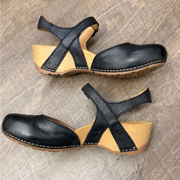 Dansko Black Leather Slingback Mary Jane Clogs - Picture 4 of 7